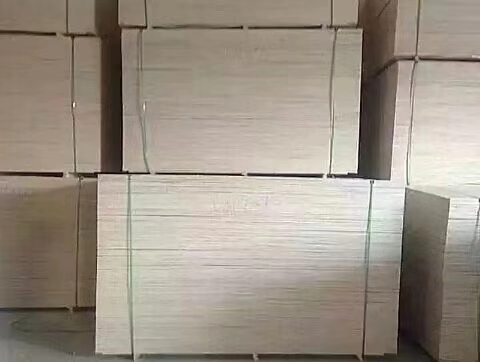 在運(yùn)輸異形膠合板時(shí)我們應(yīng)該注意哪幾點(diǎn)? 在運(yùn)輸異形膠合板時(shí)我們應(yīng)該注意哪幾點(diǎn)?